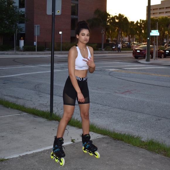 Meet your Posher, Mona - Picture 2 of 2